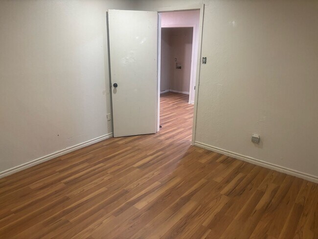 Building Photo - AVAILABLE MID MAY ; APPLY TODAY AT OUR WEBSITE!!!