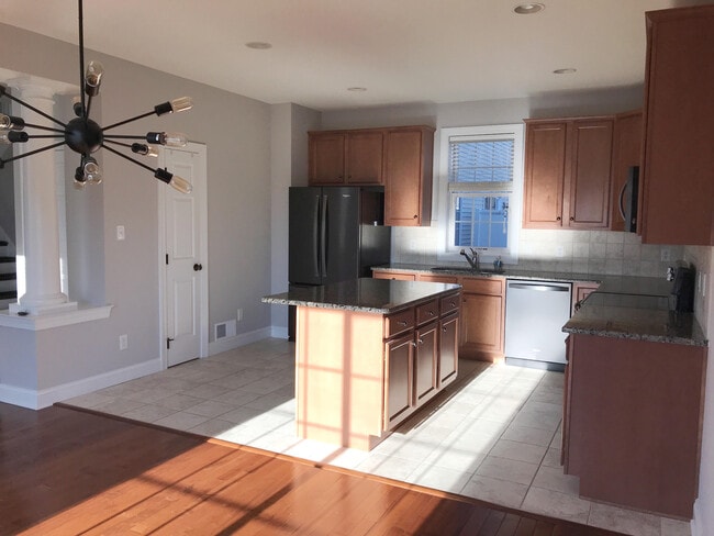 Building Photo - 812 Walnut St