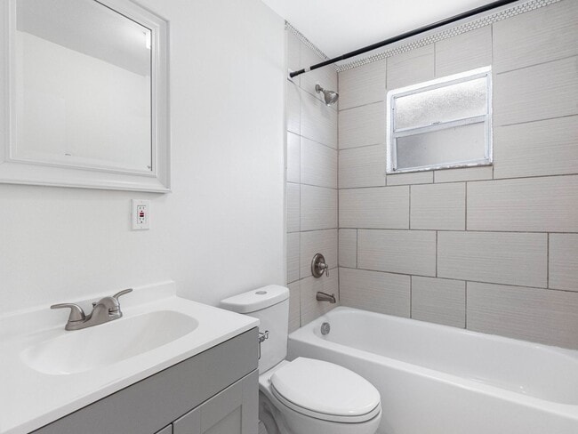 Building Photo - Affordable 3/1.5 West Tampa Home
