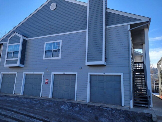 Building Photo - Fabulous Remodeled 2 bedroom , 2 bath Remodeled Condo in Country Club Greens