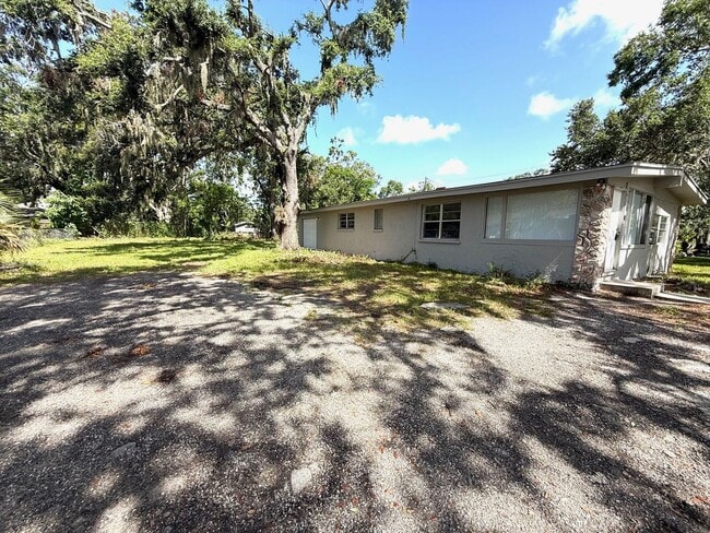 Building Photo - Charming 3-Bedroom, 2-Bath Duplex for Rent...