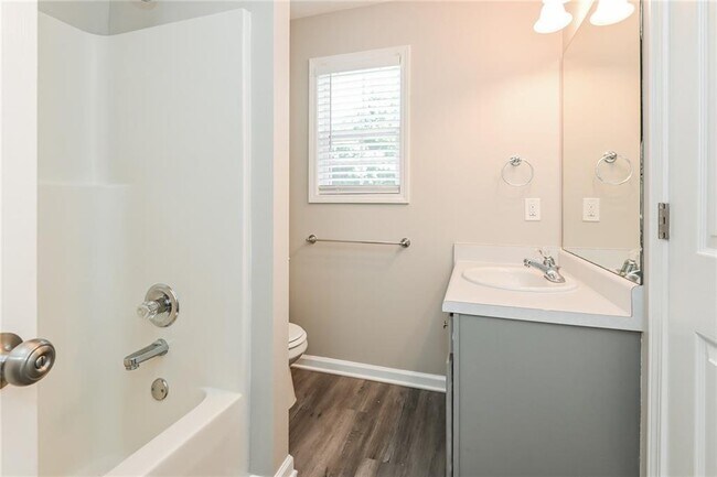 Building Photo - 64 Maple Hill Dr
