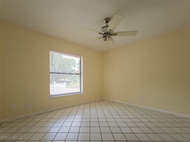 Building Photo - 565 N Idle Terrace
