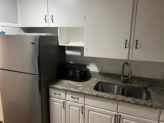 Building Photo - 422 E Worth St