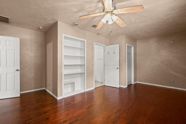 Building Photo - 5712 Avenue D