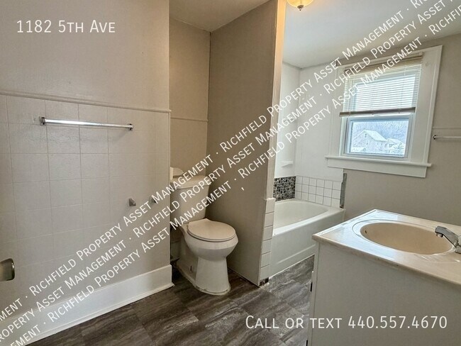 Building Photo - 1182 5th Ave