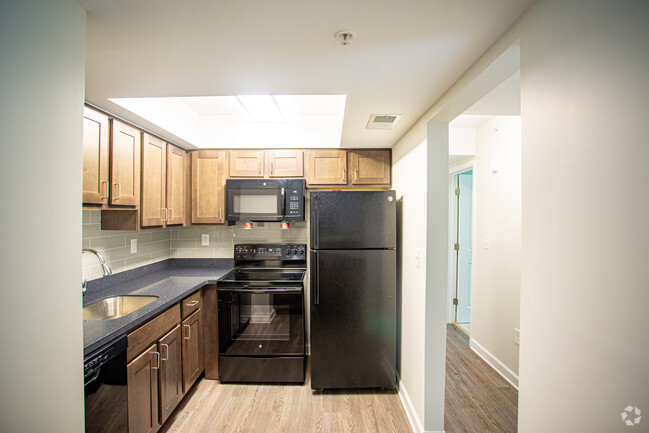 2BR, 2BA - Parkway Overlook Apartments