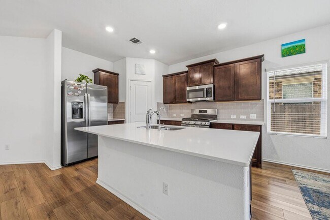Building Photo - 1733 Catahoula Dr