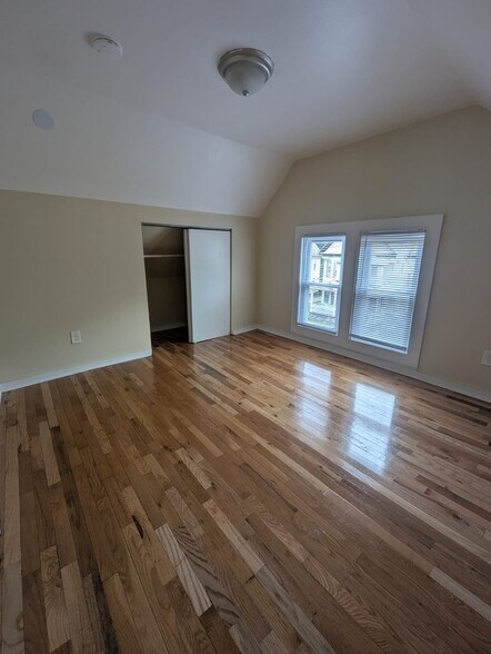 Building Photo - 48 Pond St