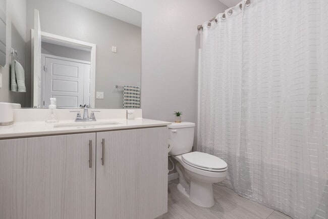 Building Photo - Luxury Summerlin townhome in resort style gated community