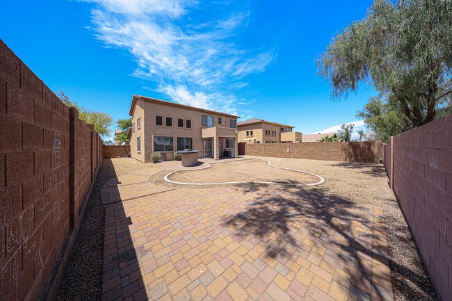 Building Photo - Welcome to this spacious 4 bedroom, 2.5 ba...