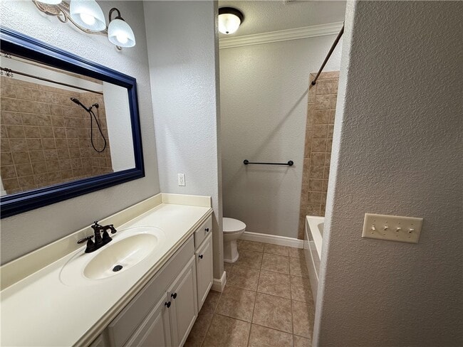 Building Photo - 6665 W Valley View Rd