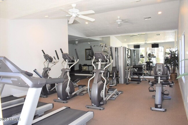 Building Photo - 2023 E Campbell Ave