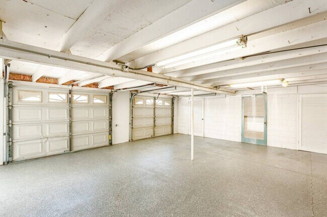 Building Photo - 1211 Co Rd 431