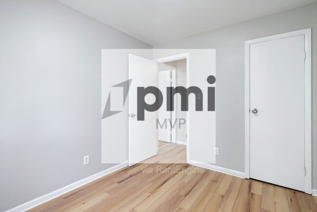 Building Photo - 3027 Rotunda Ct S
