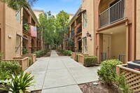 Building Photo - 1418 Allegado Alley