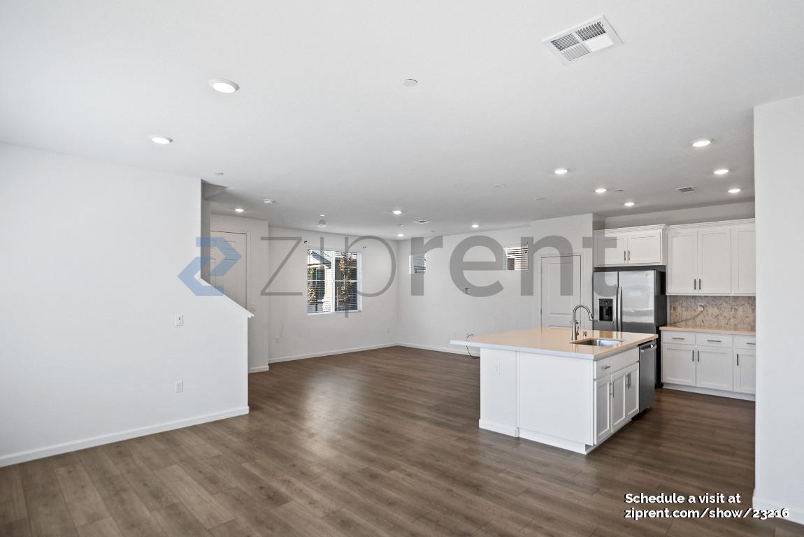 Building Photo - 30 Cypress Ct