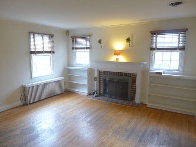 Primary Photo - 300 Woodbourne Ave