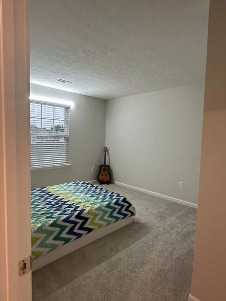 Building Photo - 452 Steeplechase St