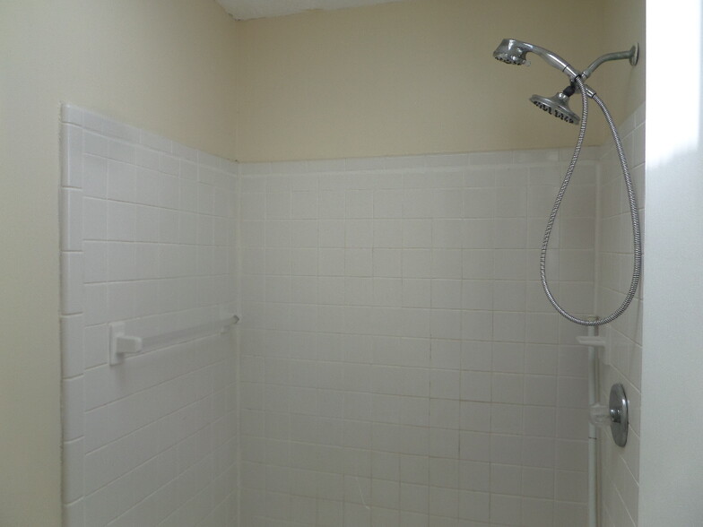 Building Photo - 3727 Greentree Pl