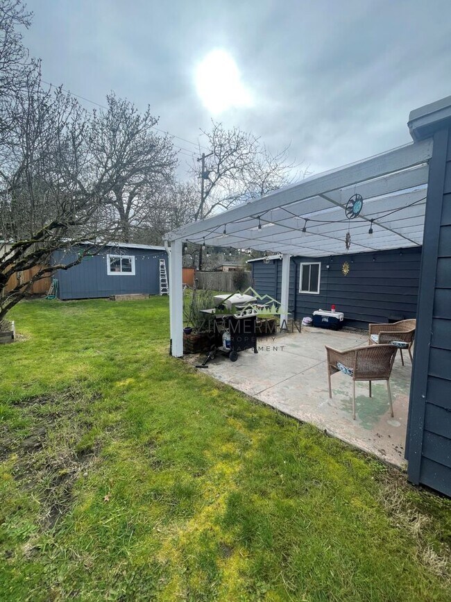 Building Photo - Newberry