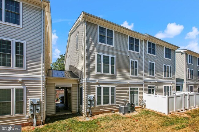 Building Photo - 7141 Huntley Creek Pl