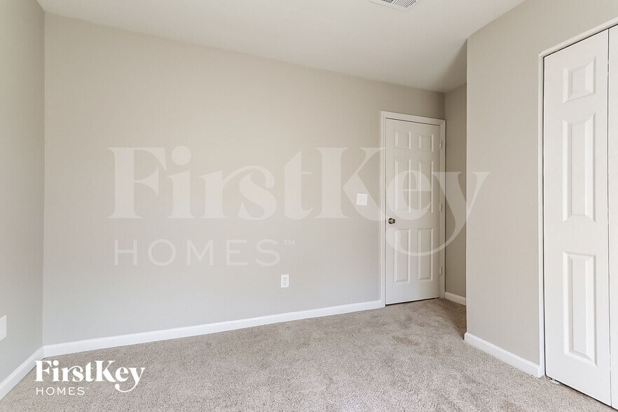 Building Photo - 1061 Park Creek Cir