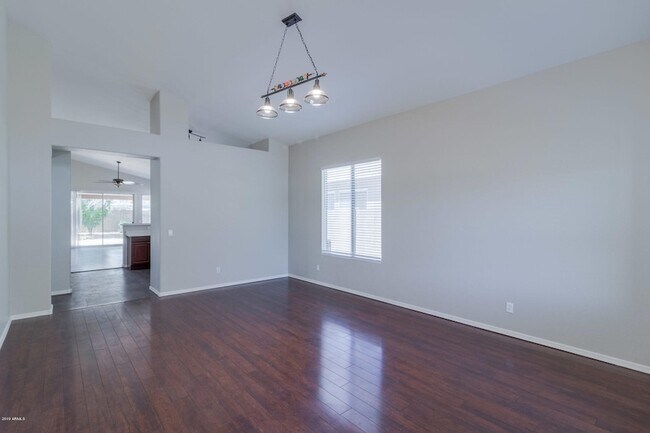Building Photo - 230 S Pineview Pl