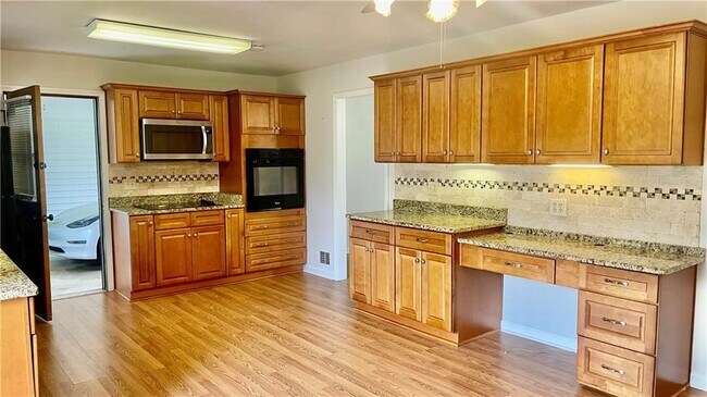 Building Photo - 886 Killian Hill Rd SW