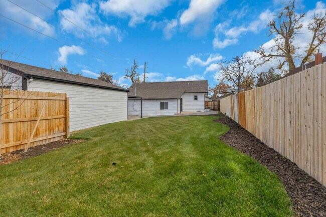 Building Photo - 3101 S Clarkson St