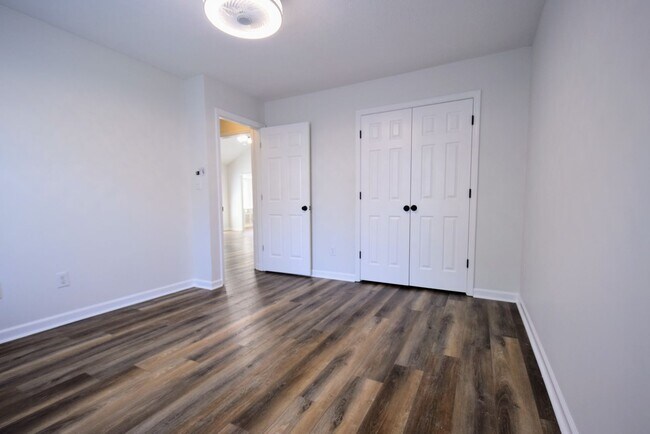 Building Photo - 2828 Franzia Dr