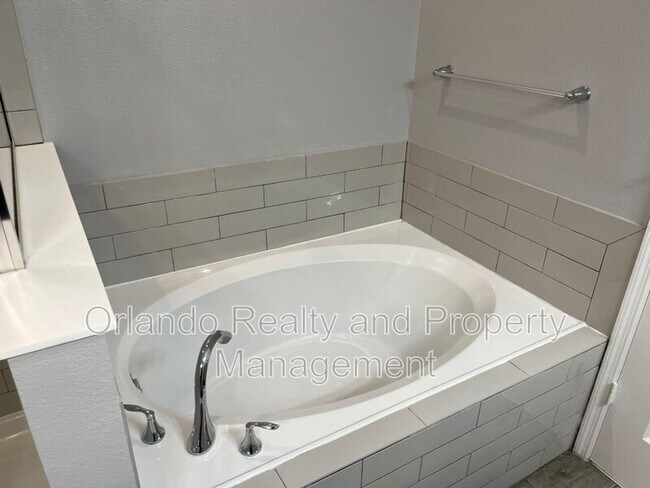 Building Photo - 11950 Sands Cv