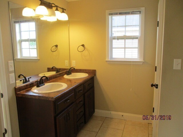 Building Photo - Experience Southern Comfort: Charming 3 Bed/2 Bath Home in Valdosta, GA