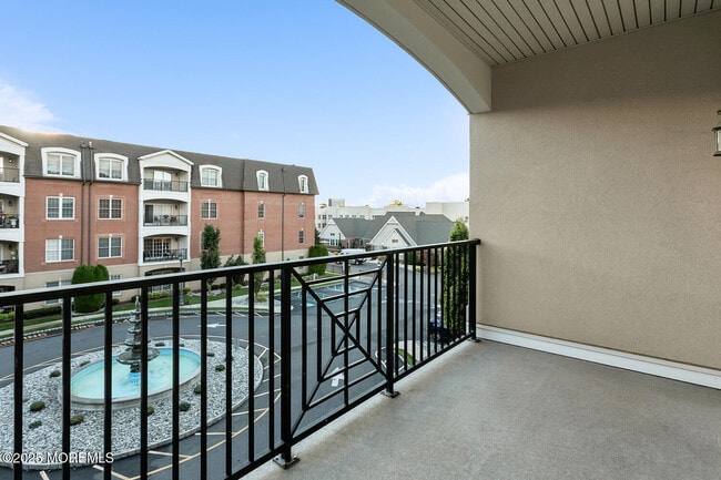 Building Photo - 325 Regency Pl