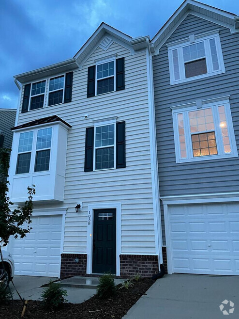 Building Photo - 1038 Romeria Dr