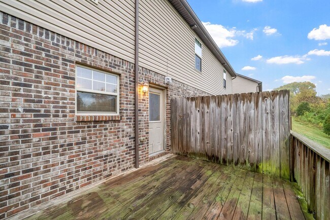 Building Photo - Pet Friendly Two Bedroom!