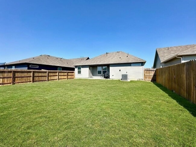 Building Photo - 331 N Richland Dr