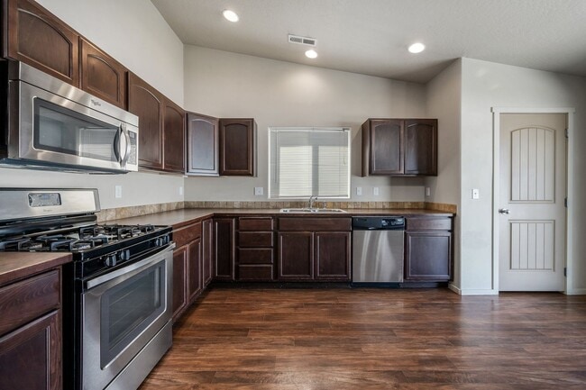 Building Photo - 3 bed 2 bath Rancher, Landings Community, CDA