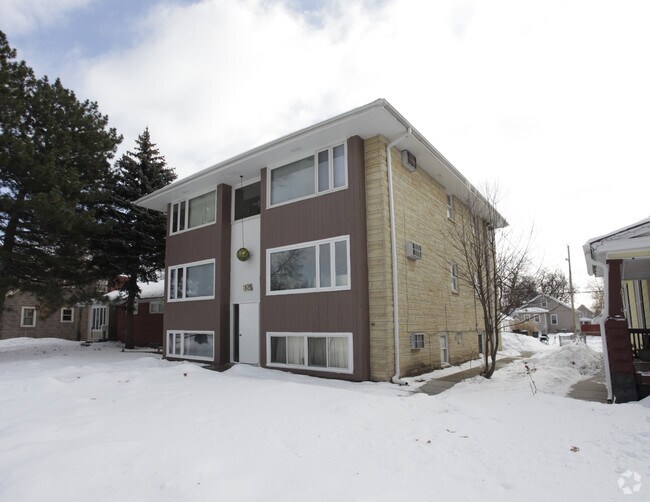 Primary Photo - 825 Washington St