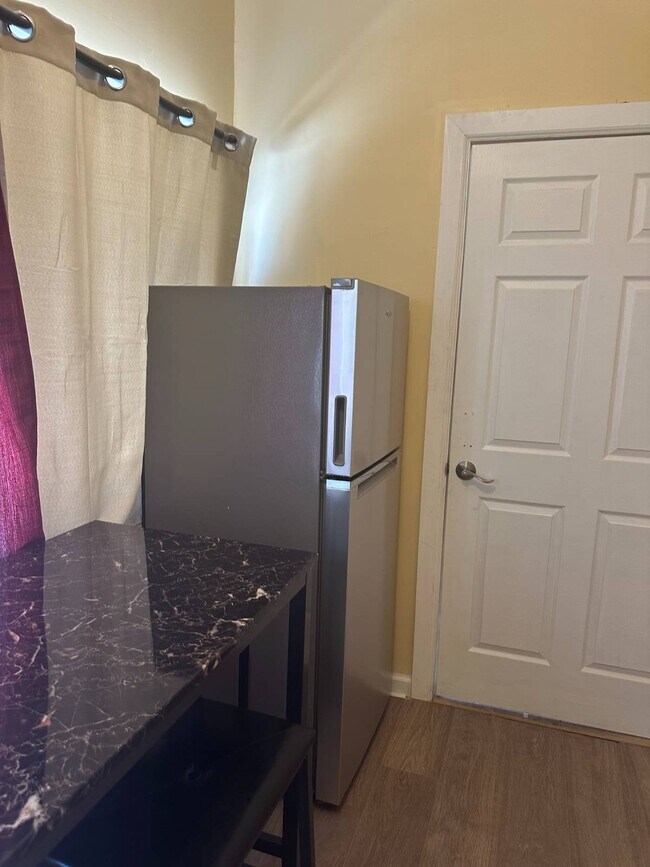 Building Photo - 1146 E 35th St