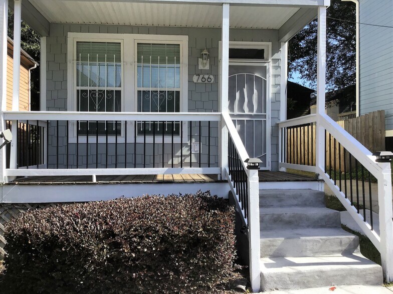 Building Photo - 766 Humphries St SW