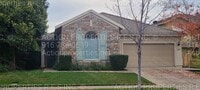 Building Photo - Roseville (Highland Park) 3 Bed Plus Den/O...