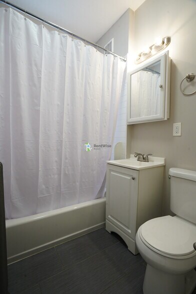 Building Photo - 76 Gordon St