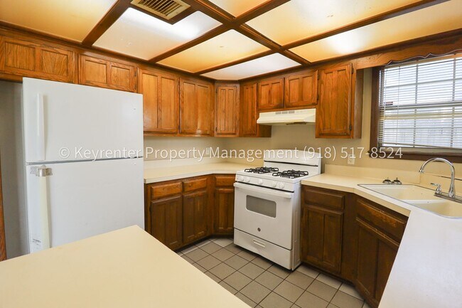 Building Photo - 3 Bed | 2 Bath in East Tulsa!