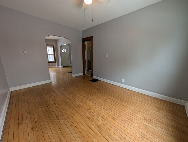 Building Photo - 5807-5807 Franklin Blvd