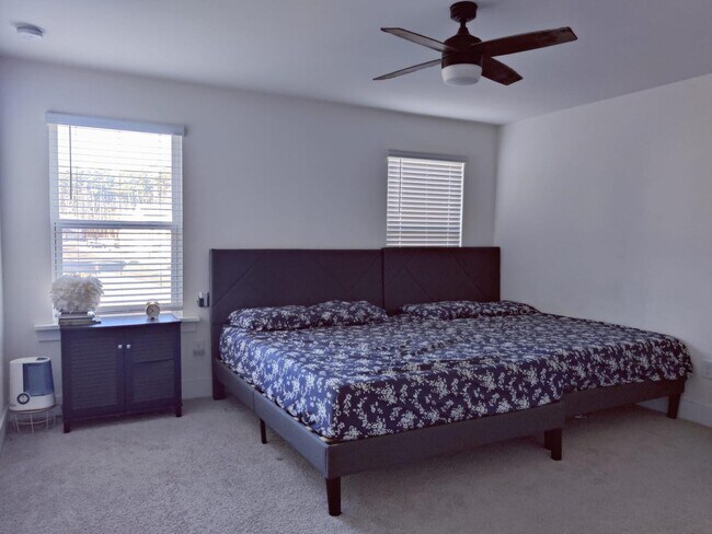 Building Photo - 4 Bedroom Townhome for Rent Apex