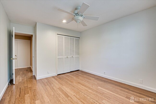 Building Photo - 3902 Springbrook Dr