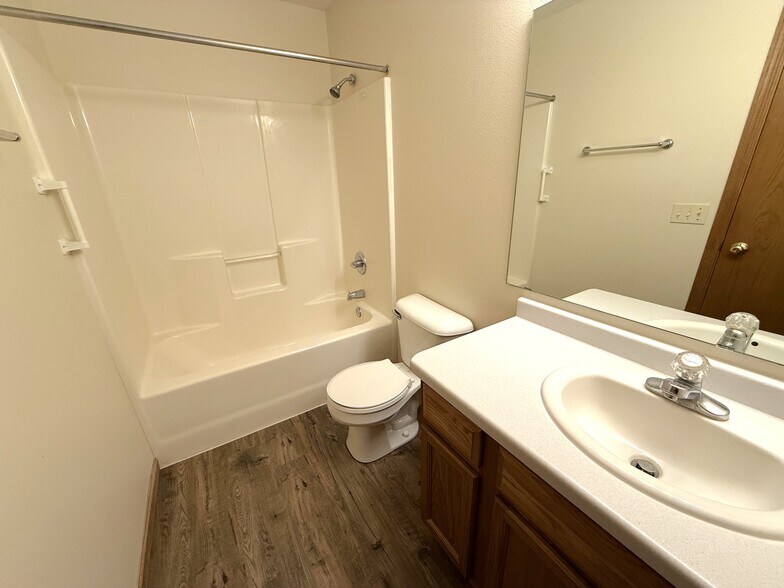 Building Photo - 1915 W 6th St