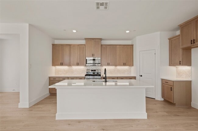 Building Photo - 9617 Dahlia Blvd