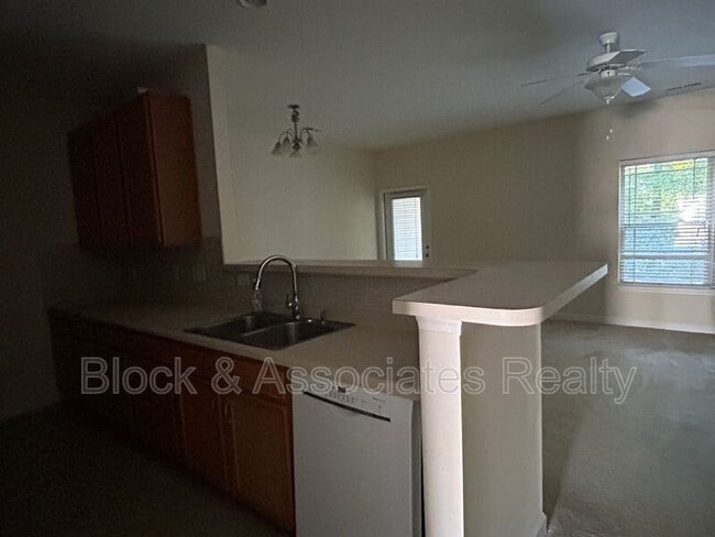 Building Photo - 45 Four Farms Cir